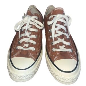 Converse Chuck 70 OX in Tawny Olive and Black
Size MEN 6.5    WOMENS 8.5